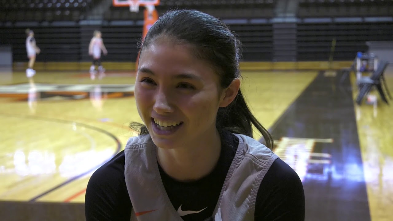 Mari Hill becomes the first Japanese basketball player in the MAC
