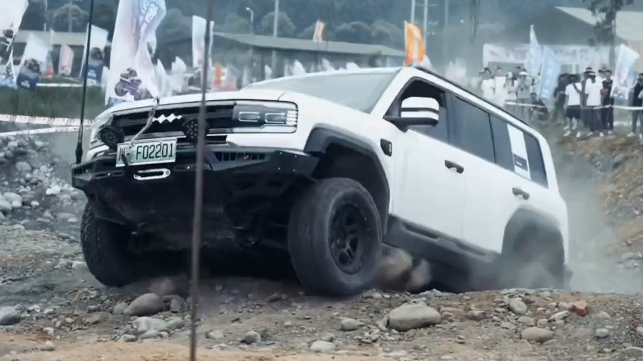 BYD FangChengBao Leopard 5 Extreme Off-Road Experience