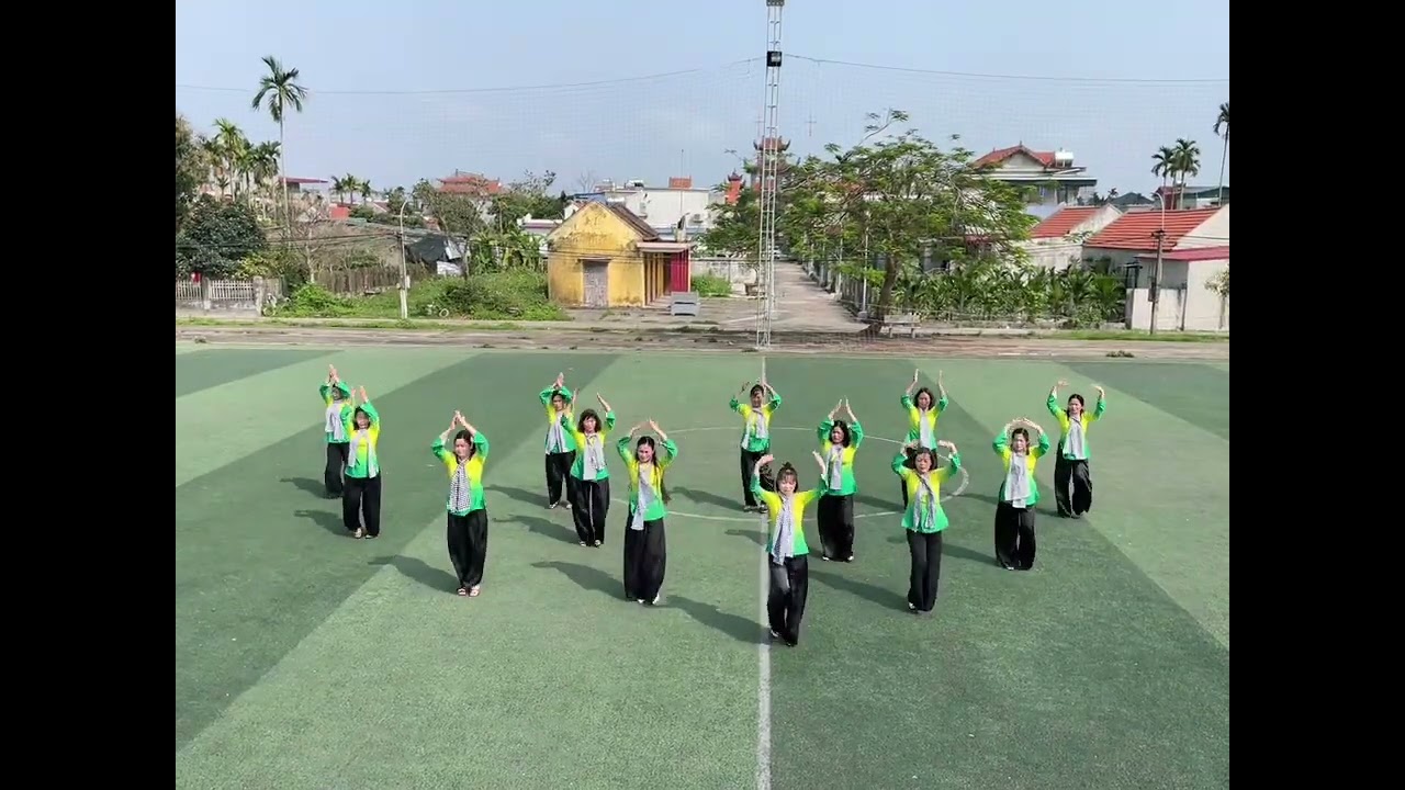 Cô gái Sài Gòn đi tải đạn-CLB Dân vũ Thôn 18 Yên Định-Hải Hậu.