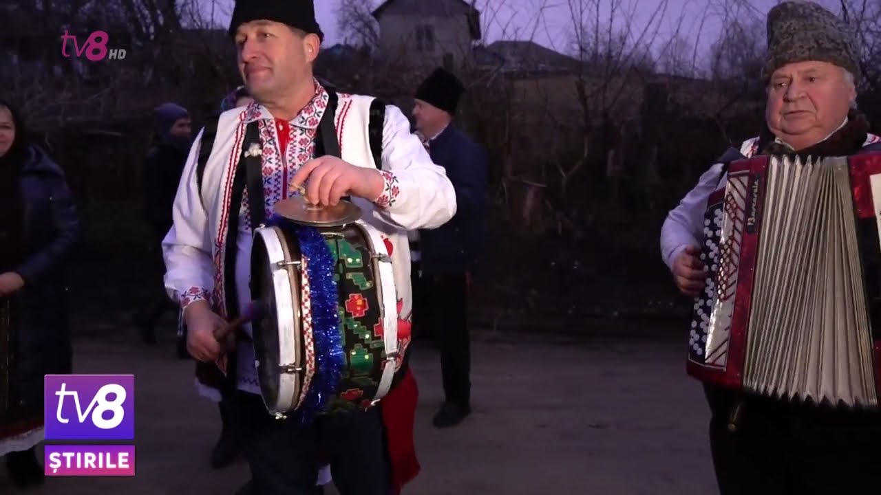 Cete de urători s-au auzit, ieri, pe ulițele satului Pepeni