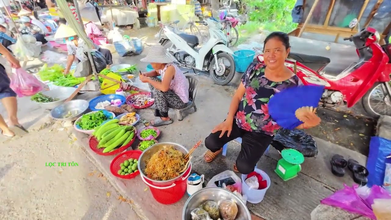 Người Khmer Tại Chợ Châu Lăng 