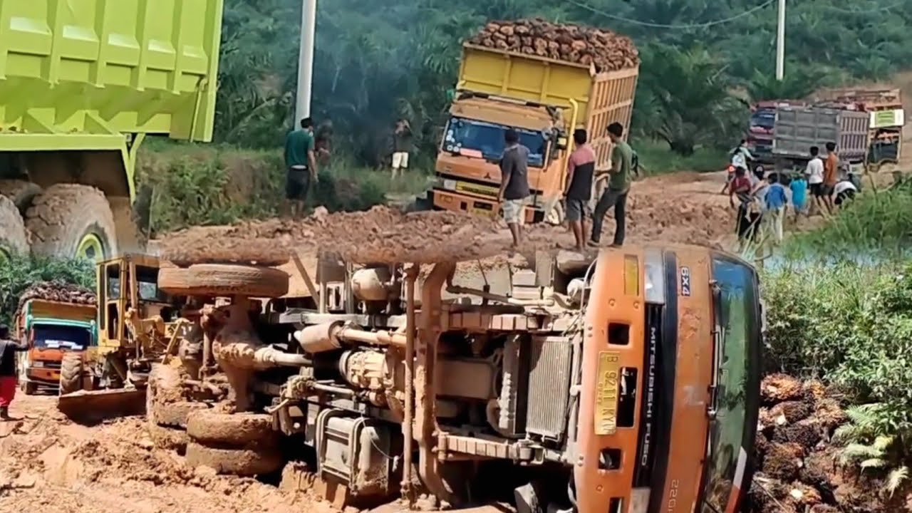 Jalan lunak jadi mimpi buruk bagi truk fuso dan truk hino jadi pahlawan
