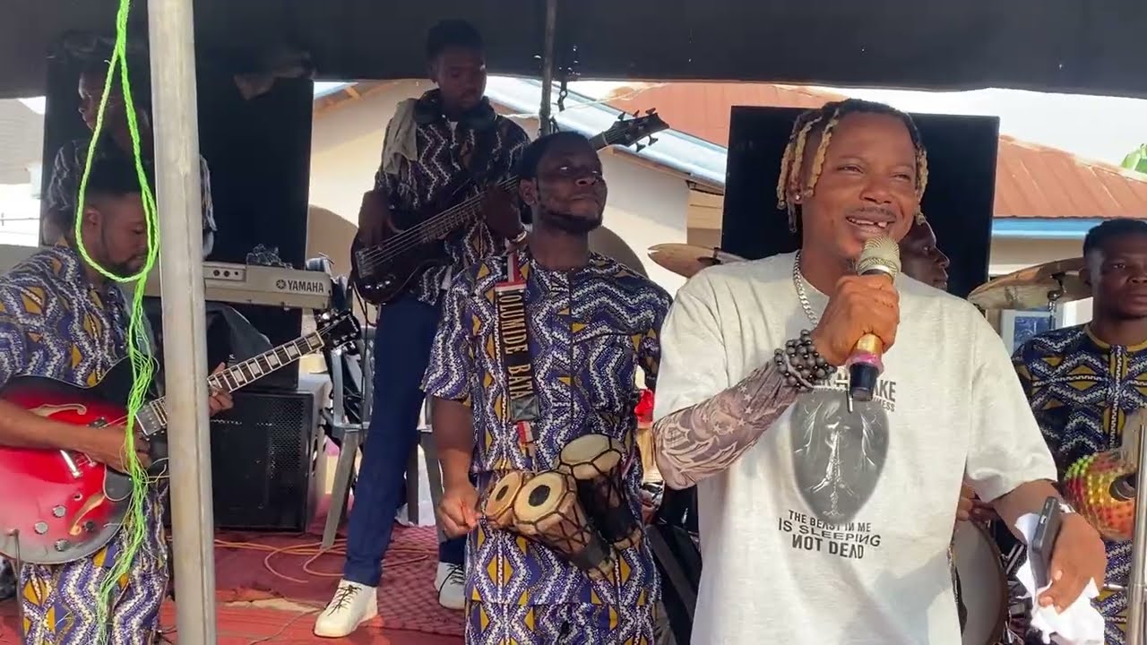 Your favorite handsome leke jummy live on stage at Aramoko Ekiti 