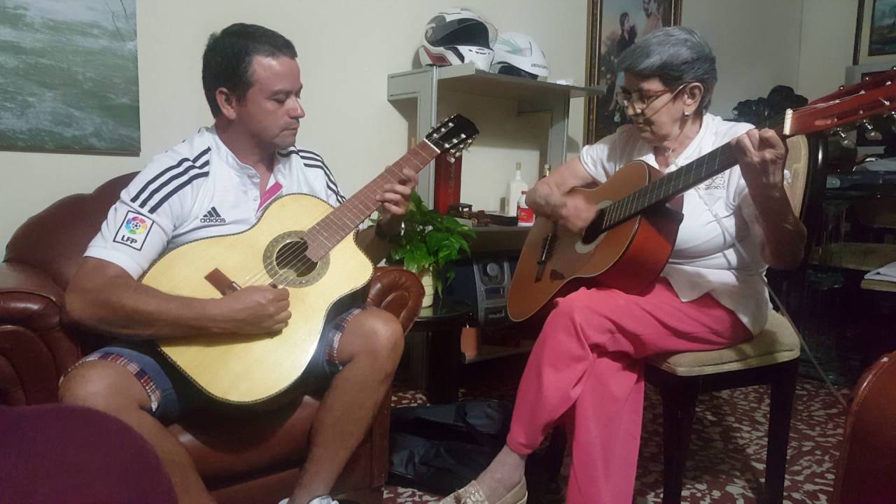 Ensayando el pasillo esperanza con mi mamá