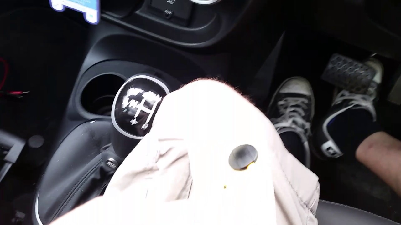 Fiat 500L radio removal, DAB fault.