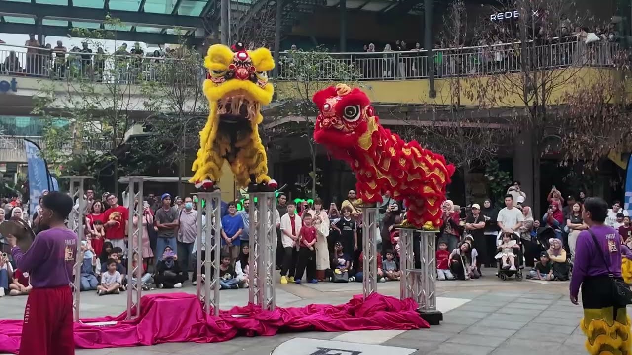 Acrobatic Lion Dance 高桩舞獅 by Kwong Ngai 光藝 @ The Curve Mall , Malaysia CNY2026 0217