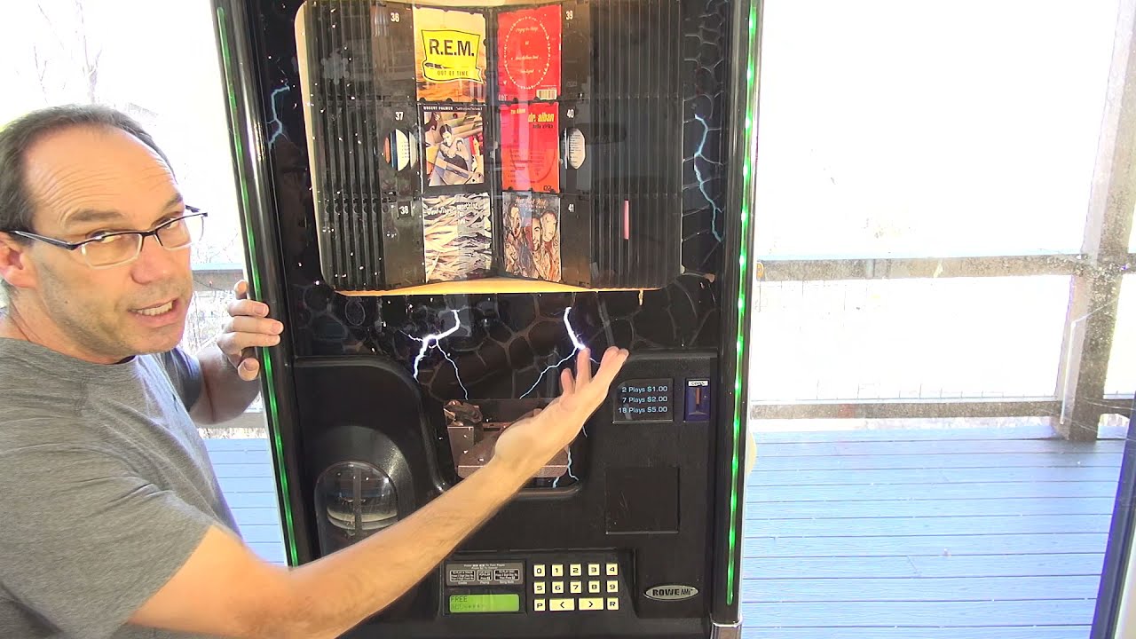 A Look Inside #17 -  Rowe AMi WP-100 Storm CD Jukebox - Part 1