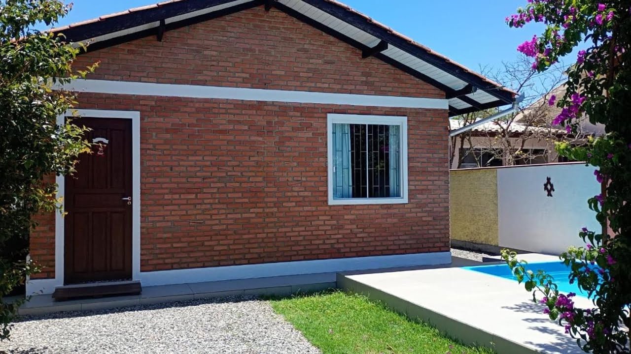Casa em Florianopolis, rio vermelho de 2 quartos bem localizada | Brazil 🏩