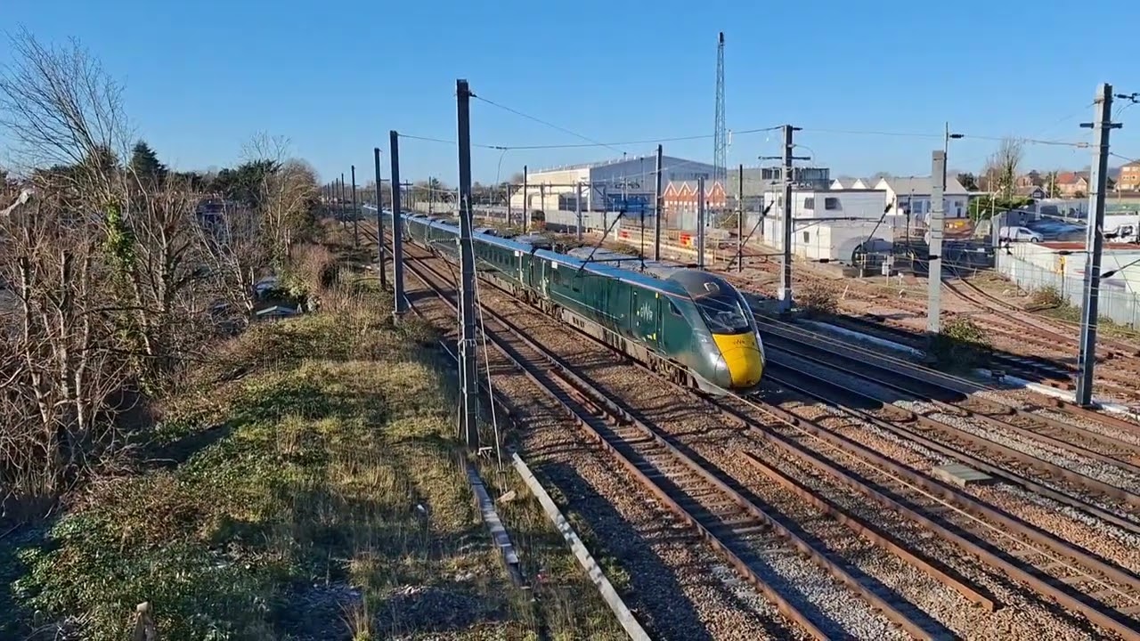 (First Video Of 2026) Trains At West Ealing [Jacob's Ladder Footbridge] - GWML - 03.01.2026