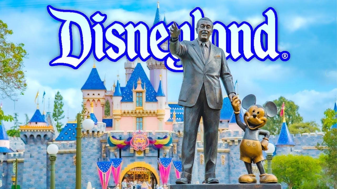 Live from Disneyland 6 days before Christmas!