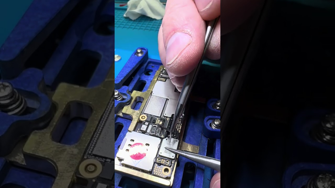 iPhone 15 pro max не включается,не заряжается!Меняем контроллер заряда 