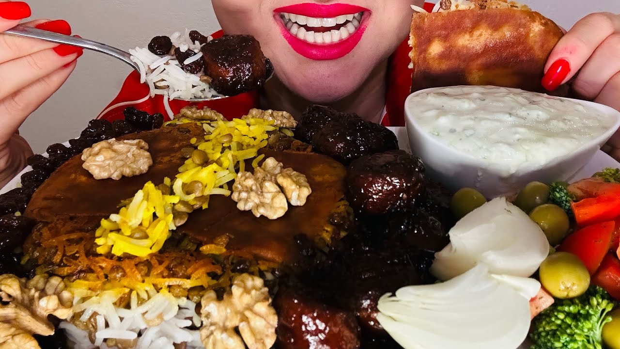 Mukbang lentil rice with meatballs, salad| موکبانگ عدس پلو با کوفته قل قلی و سالاد ماست و خیار