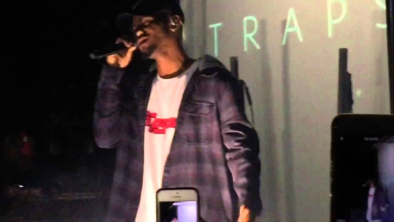 Bryson Tiller performs '  Difference ' , ' Let Em Know ' & '  Set You Free ' Live at SOBs