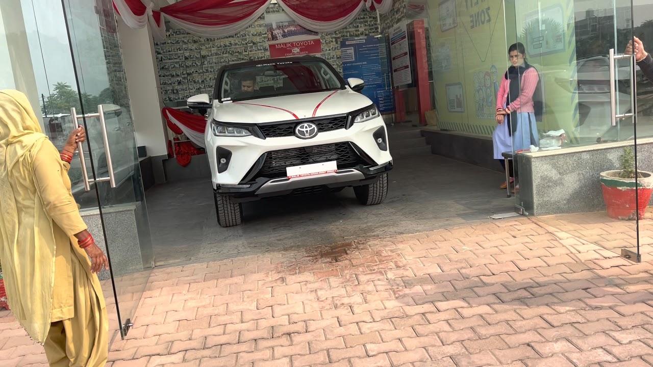 TOYOTA FORTUNER LEGENDER 4x4 Delivery