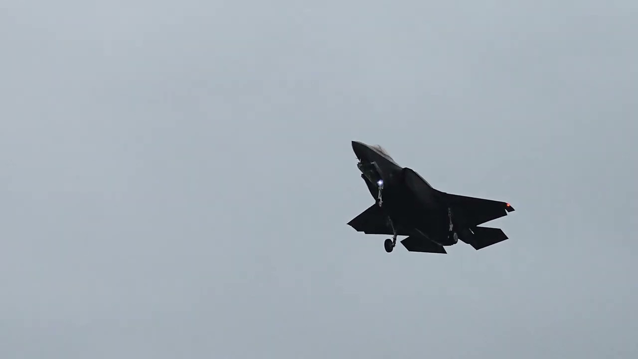 F35 arrival at RAF Leeming 