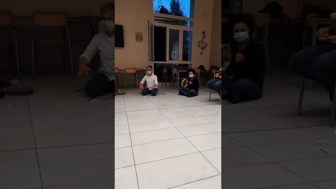 Orazio Coclite con gli strumenti musicali