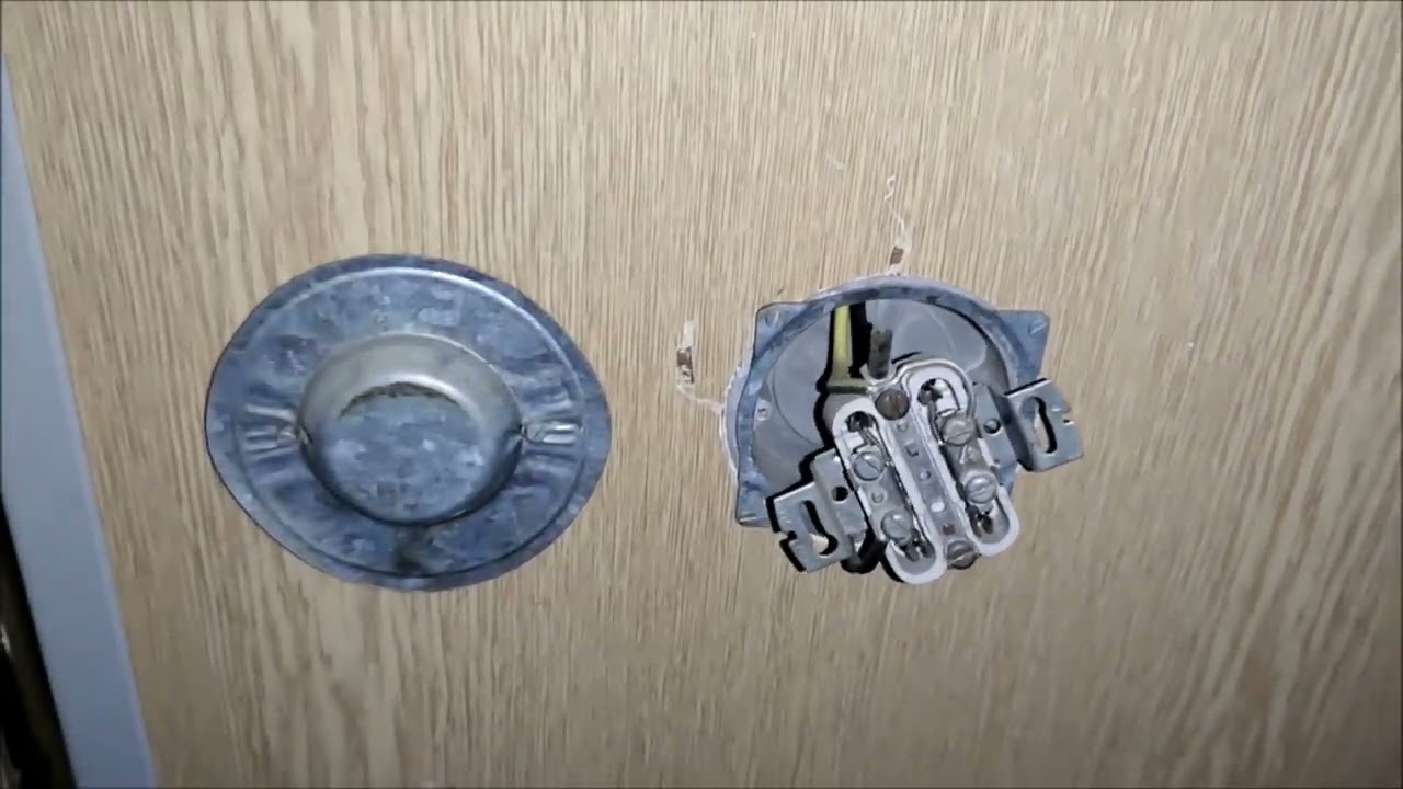 Nedokončený panelák – tady se skutečně zastavil čas v roce 1989!