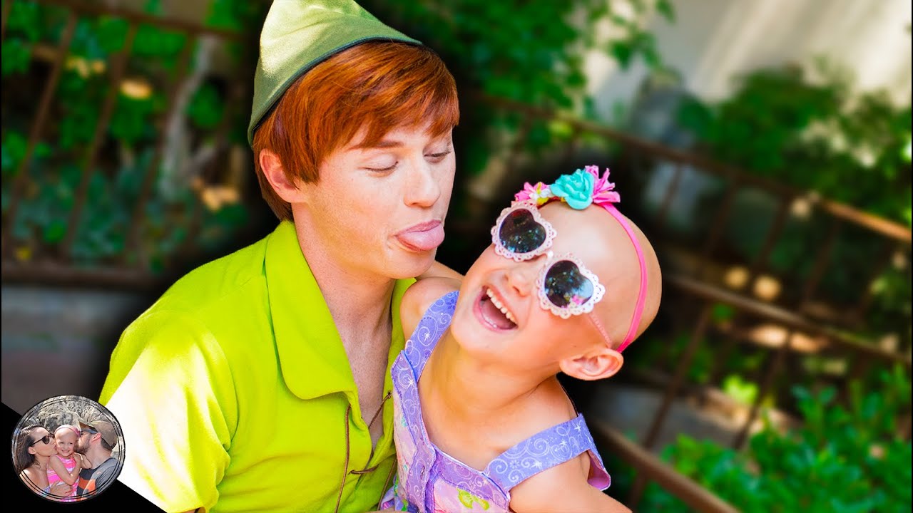 Best friends BACK TOGETHER in Disneyland! | Disneyland meet & greets