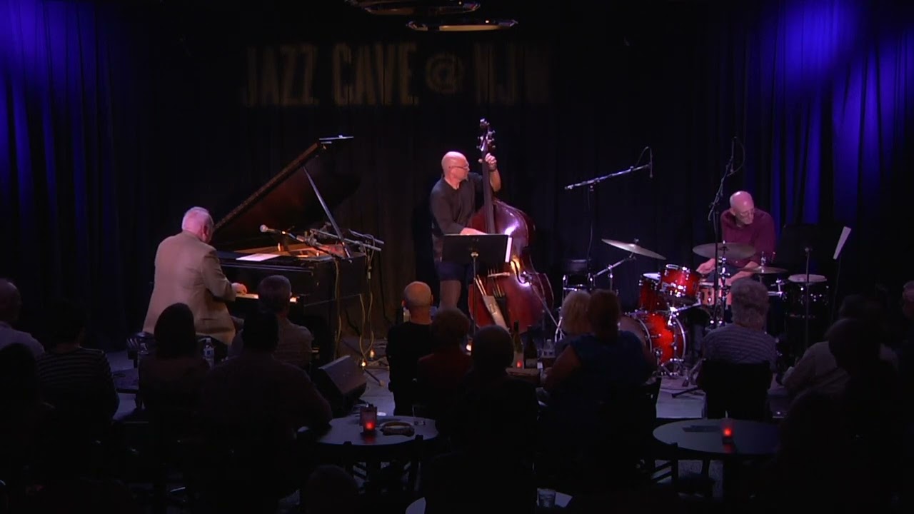 Jazz Pianist Chris Walters Performs 