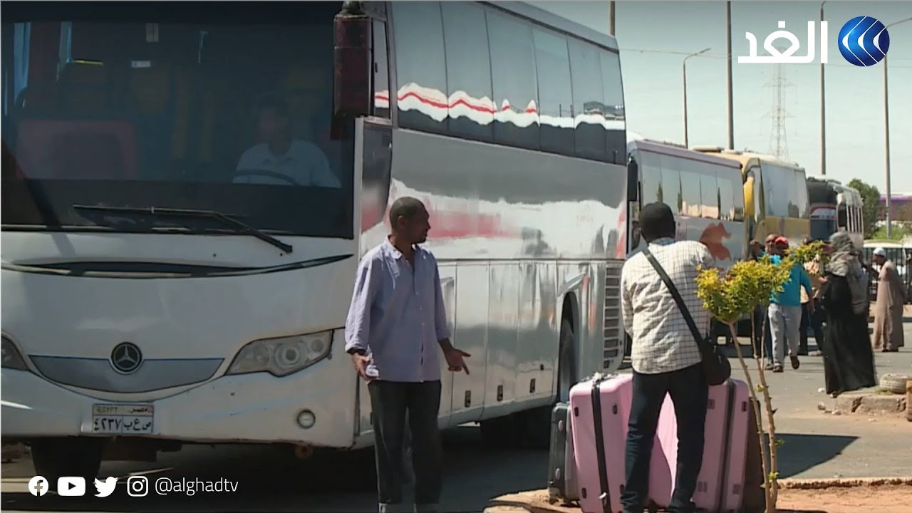 منطقة وادي كركر بأقصى جنوب مصر تستقبل مئات الحافلات القادمة من السودان