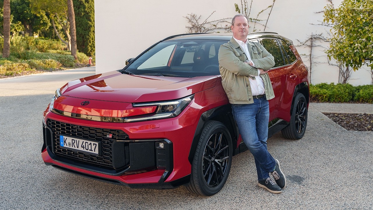 Обзор Toyota RAV4 2026 года | Toyota RAV4 шестого поколения доступен в гибридной и подзаряжаемой ...