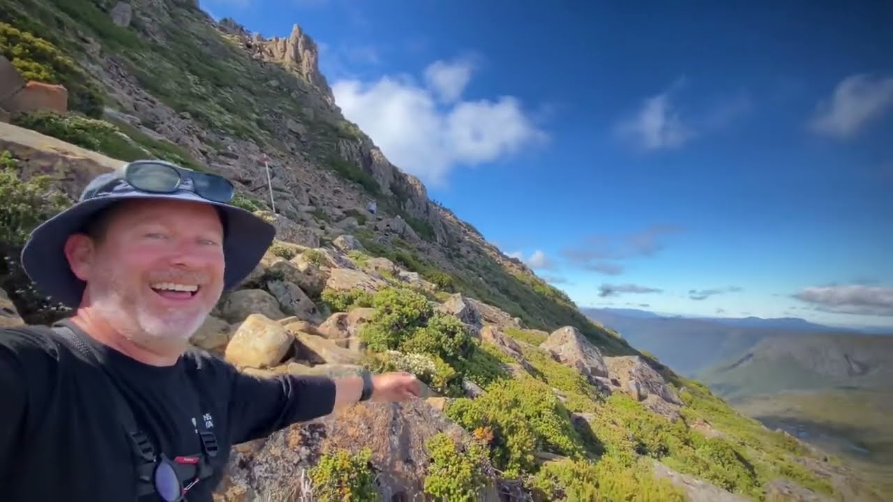 Cradle Mountain | Scott Kilvert Hut | Barn Bluff | Overnight Hike | Tasmanian Wilderness