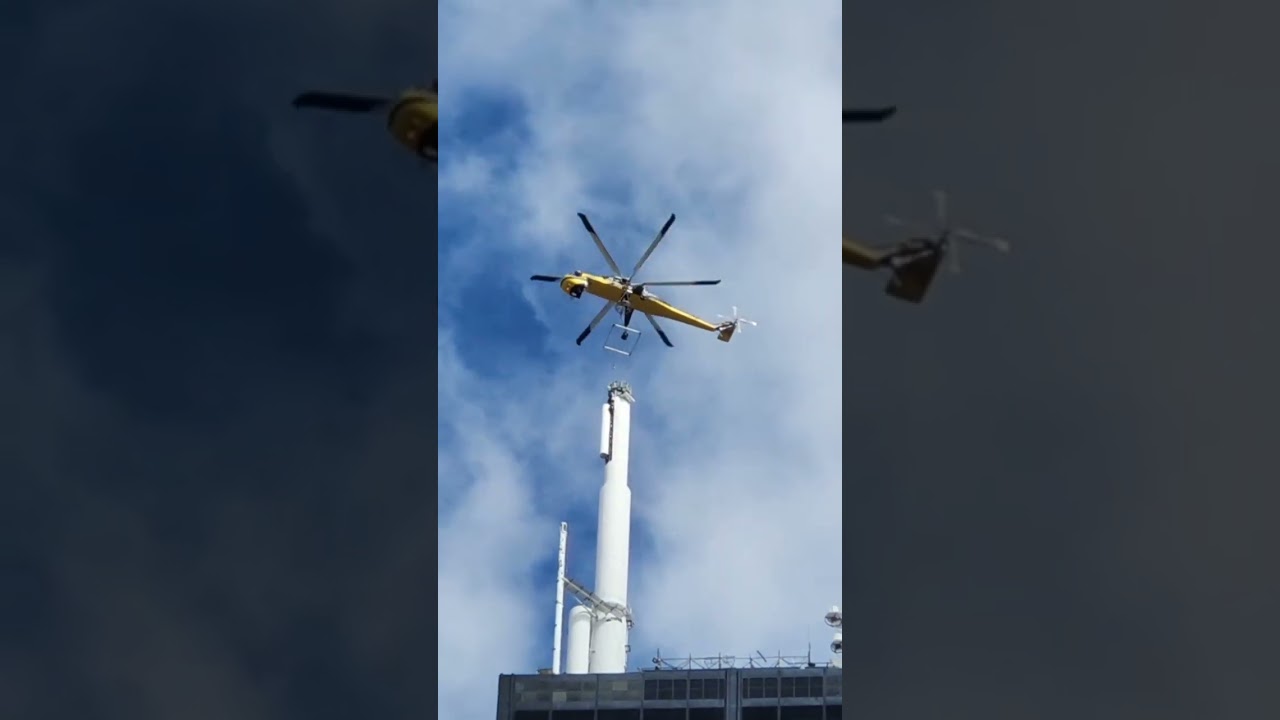 Sikorsky S-64 Skycrane [N600HX] - Sears Tower Antenna Lift - Downtown Chicago [03.29.2026]