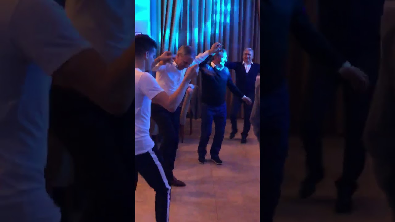 "Unu-i Gica Hagi" - Ianis si Gica dansand pe melodia dedicata lui Hagi Sr.