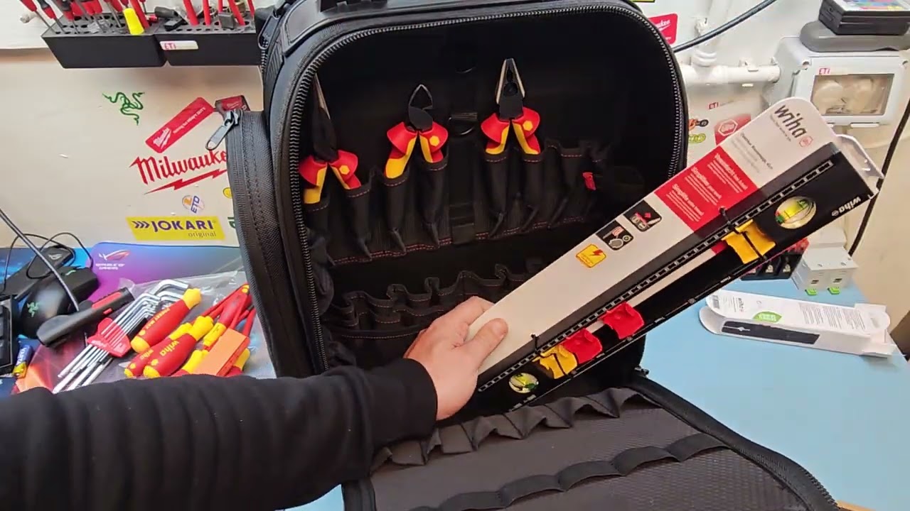 Rucsac cu scule pentru electricieni WIHA 45528 28 de piese.
