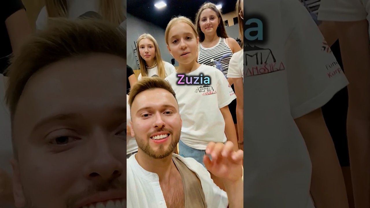 Dziewczyny śpiewają piosenkę @sylwiagrzeszczak &bdquo;Och i Ach&rdquo; #sylwiagrzeszczak