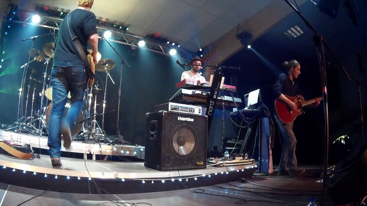 Concert Dolls men Salle des Eoliennes
