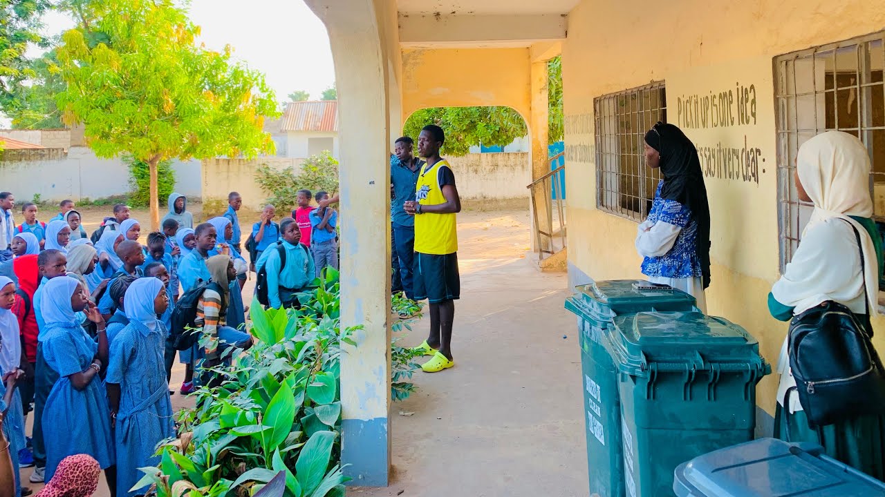 We Donated A School in The Gambia (AFRICA) With Trash Cans