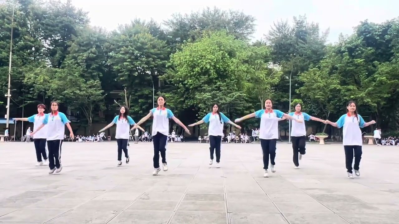 Sv &ocirc;n b&agrave;i Thể dục nhịp điệu trường Đại học c&ocirc;ng đo&agrave;n