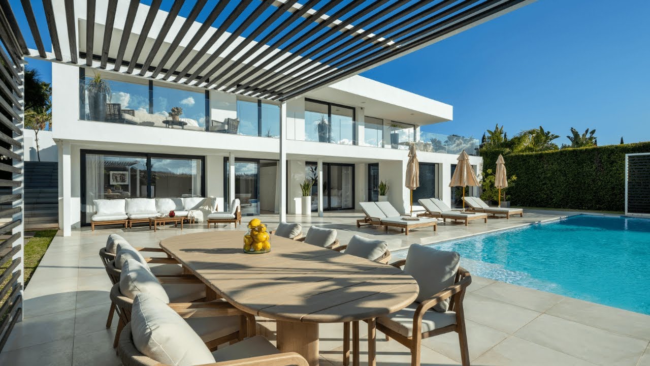 3.995.000&euro; NUEVA ANDALUCIA Marbella Villa 6 Beds DV2991
