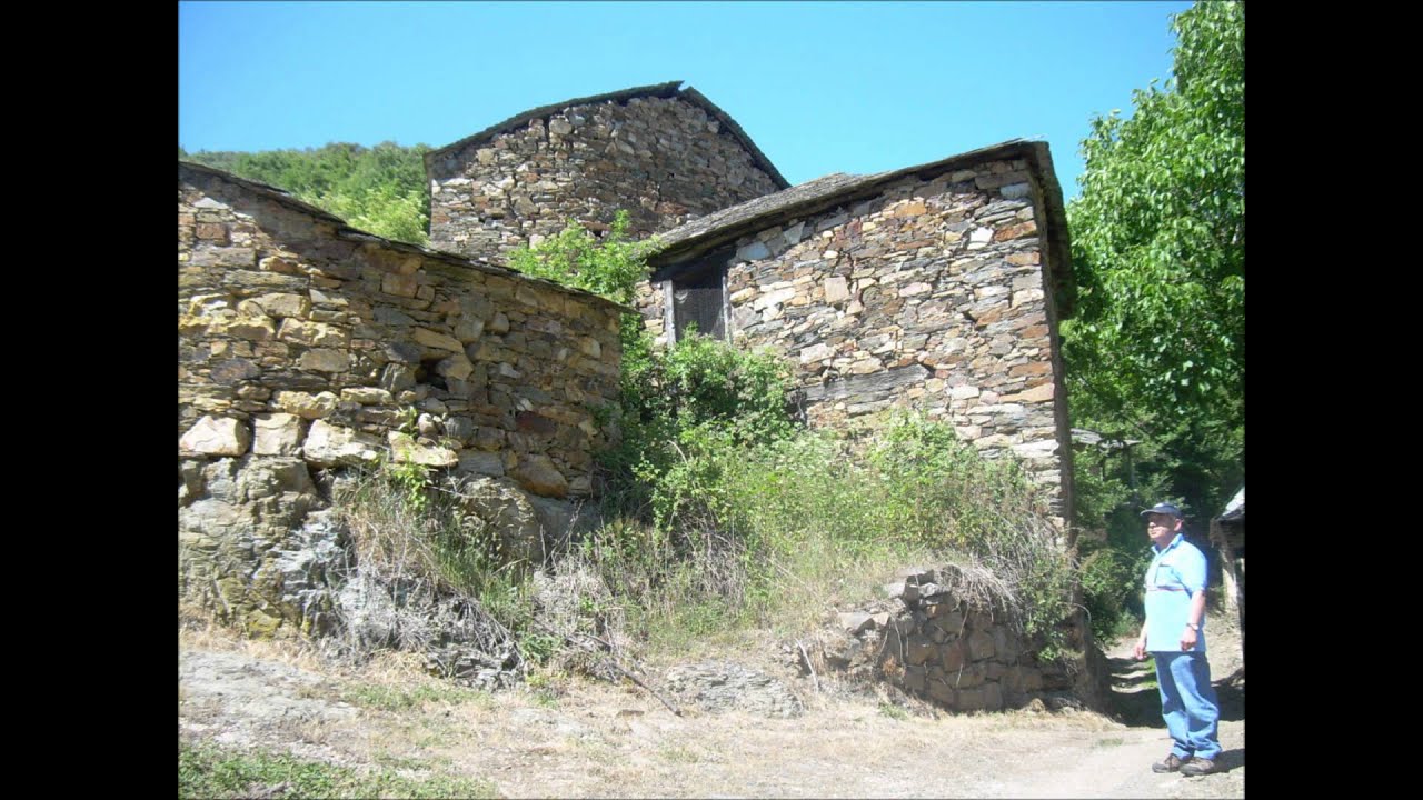 Castrillo del Monte  Un pueblo abandonado.Bierzo . León. España