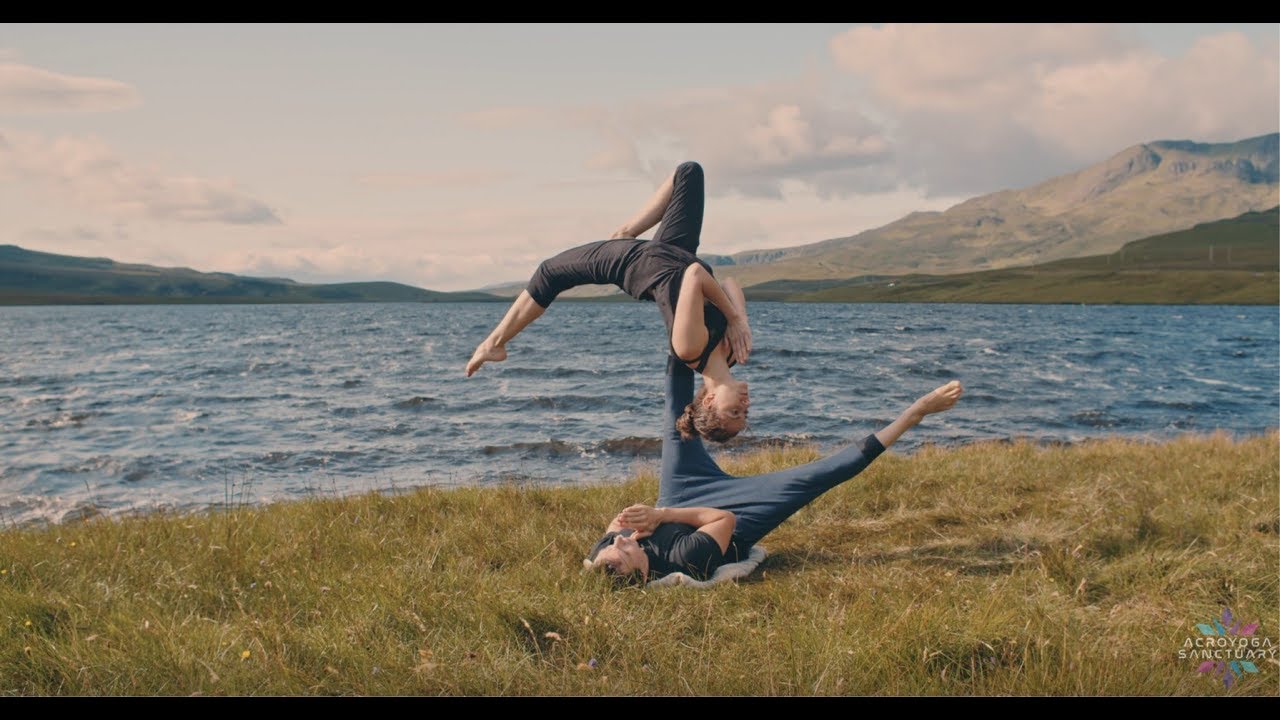 Acro Yoga - A short advanced Flow