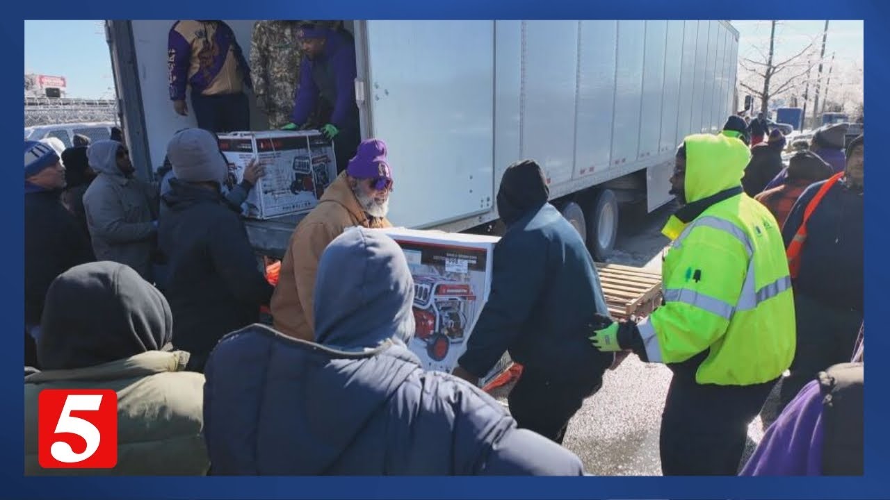 Supplies run out quickly as winter storm relief draws large crowds in Nashville