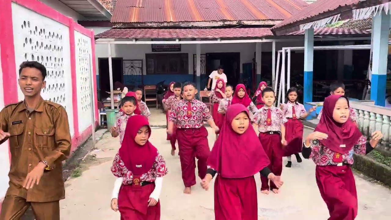 anak sdn 1 pedamaran latihan nyanyi rukun sama teman