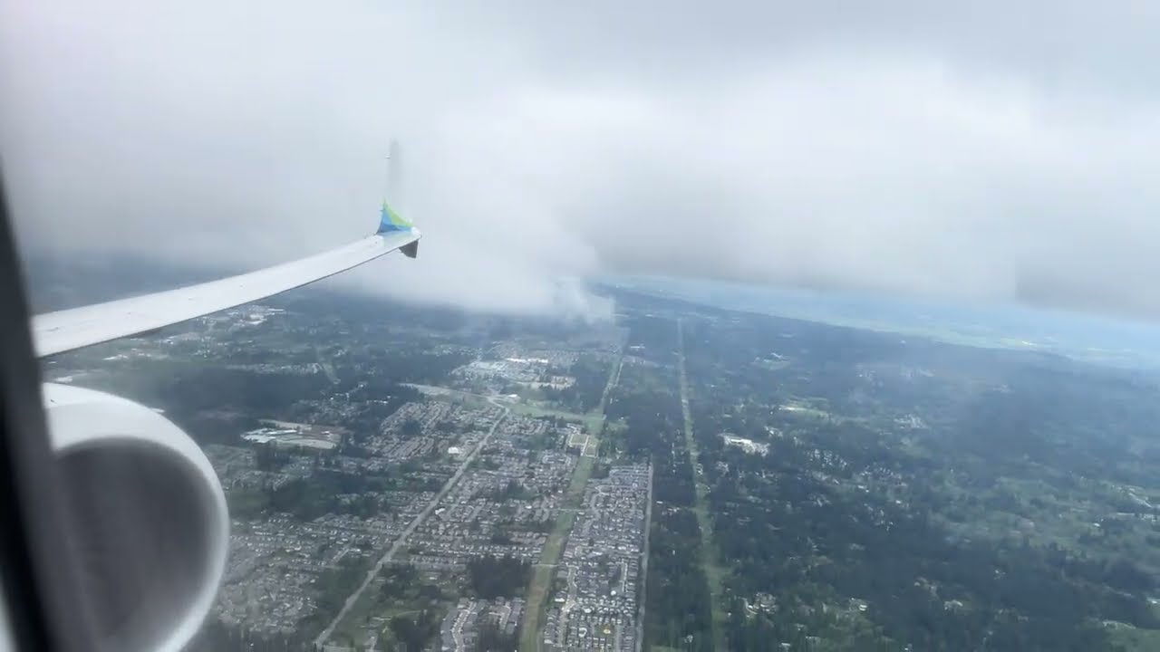Alaska Airlines Boeing 737-800 Cloudy Takeoff from Paine Field (PAE)