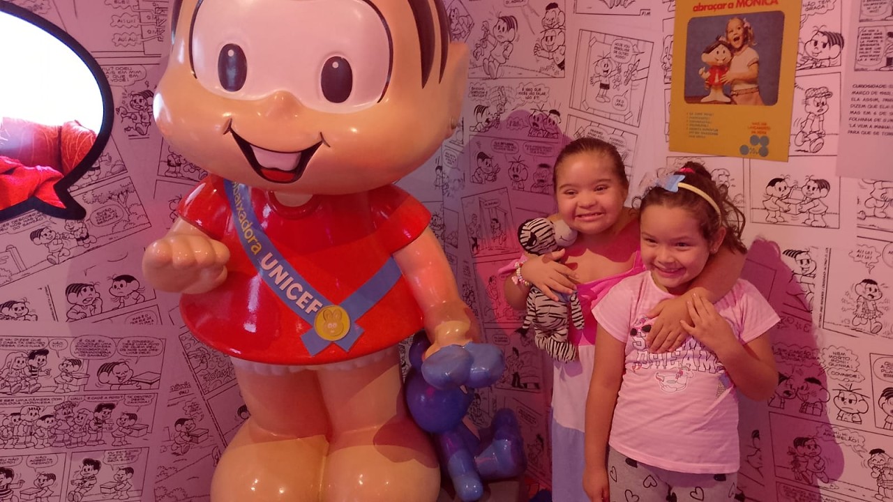 Anny Vitória e sua amiga Júlia na exposição Viva Mauricio a Experiência Imersiva |TURMA DA MÔNICA