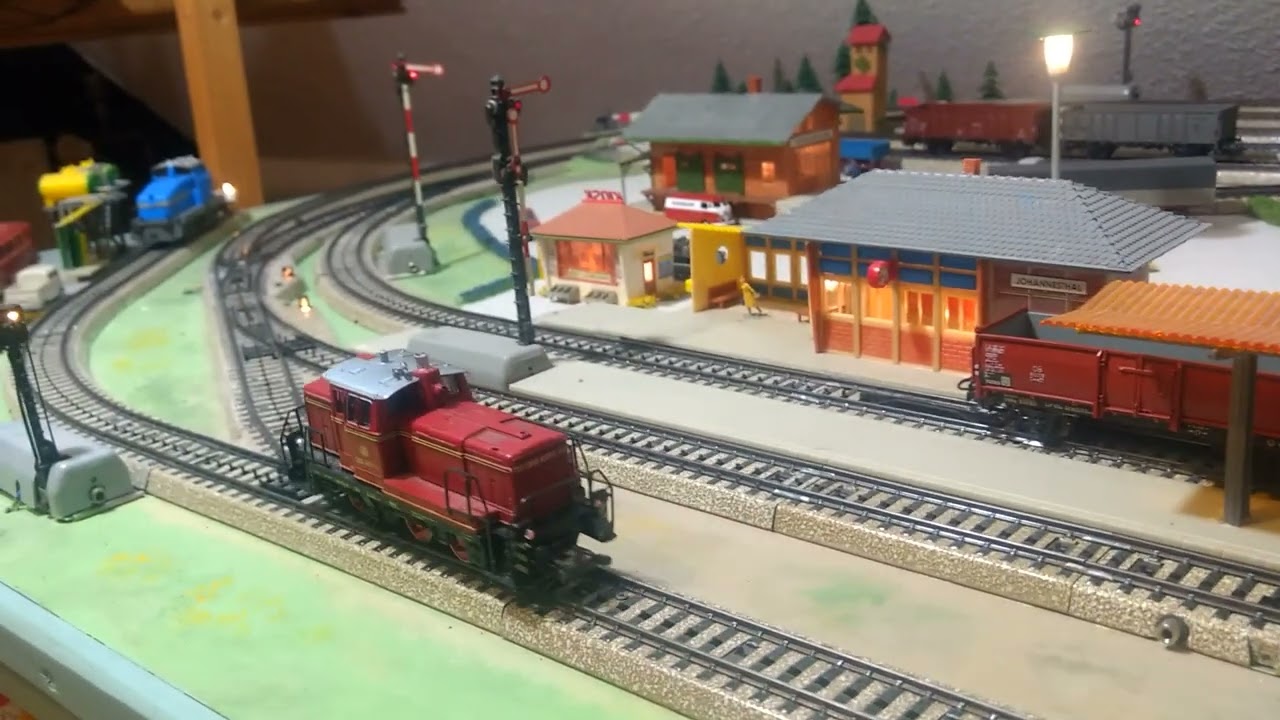 MÄRKLIN-Nostalgieanlage Johannesthal - ein Güterzug kommt an und wird zerlegt
