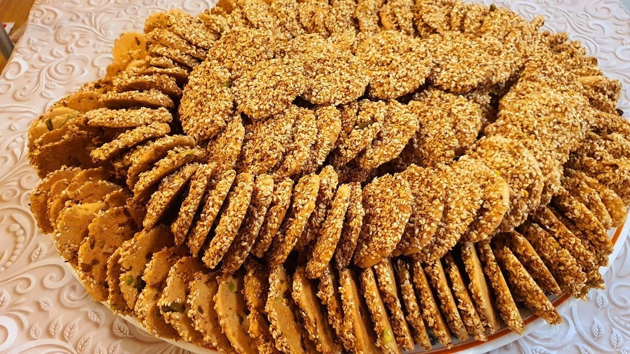 إيه الجمال والطعامة دي .. أسهل طريقة لعمل بسكويت البرازق