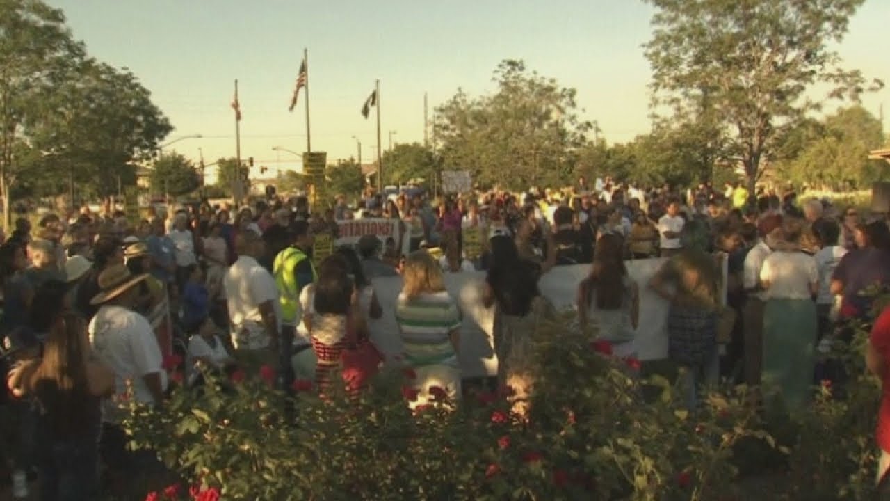 Pro-immigrant protest: Vigil for detained migrants held in California