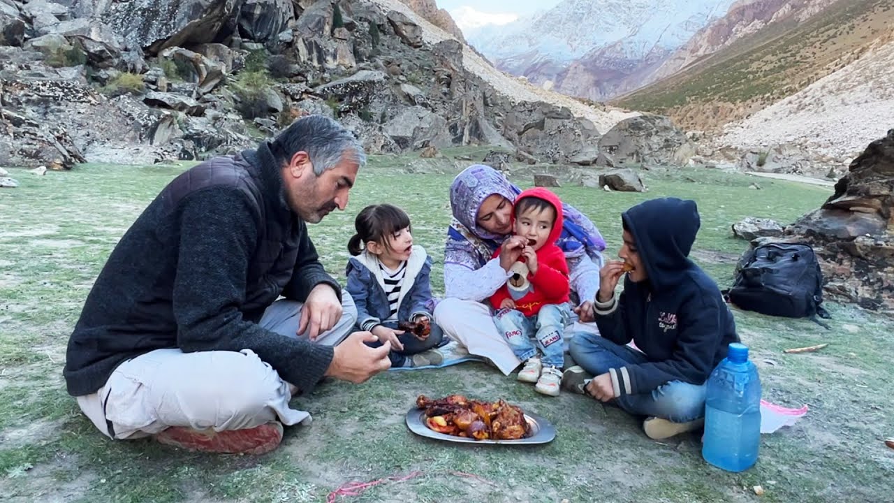 Best Cooking Vibes On The High Snow Covered Mountains Of Gilgit Baltistan | Pakistan |