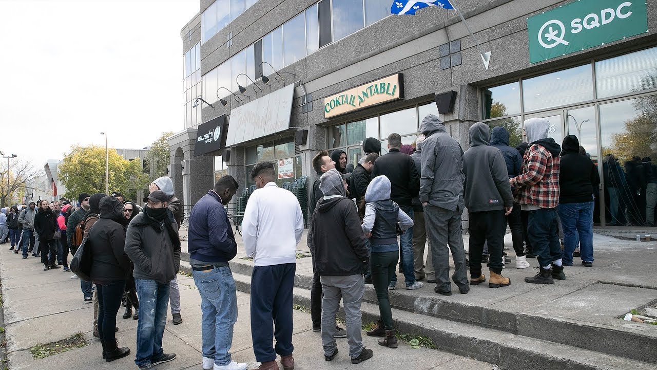 Customers leave the L&rsquo;Acadie Blvd. SQDC with their cannabis
