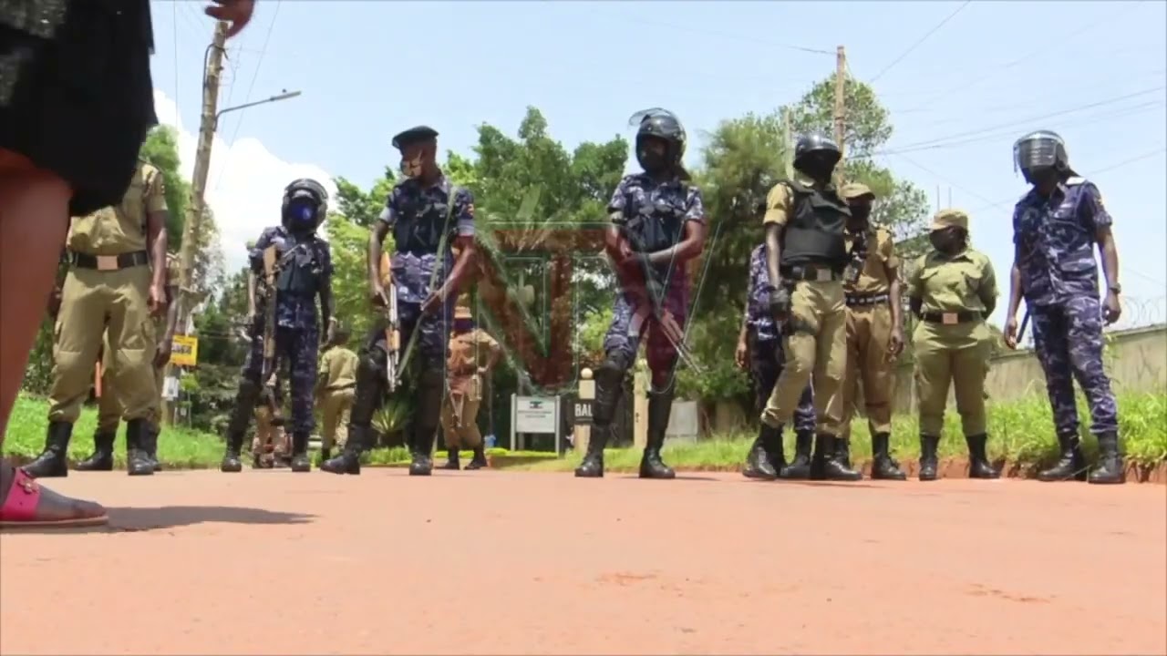 Katikkiro ayogedde eri olukiiko, avumiridde ekiwambabantu