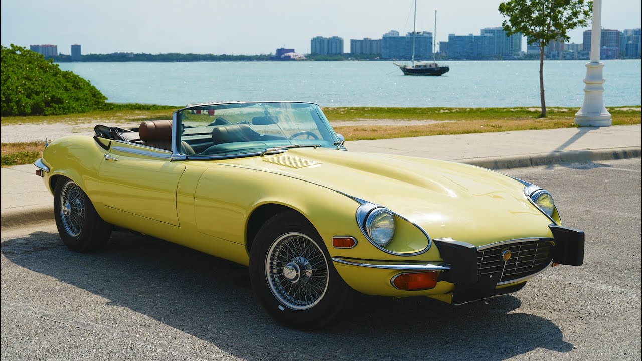 Thrilling Urban Cruise in a Classic Jaguar E-Type.