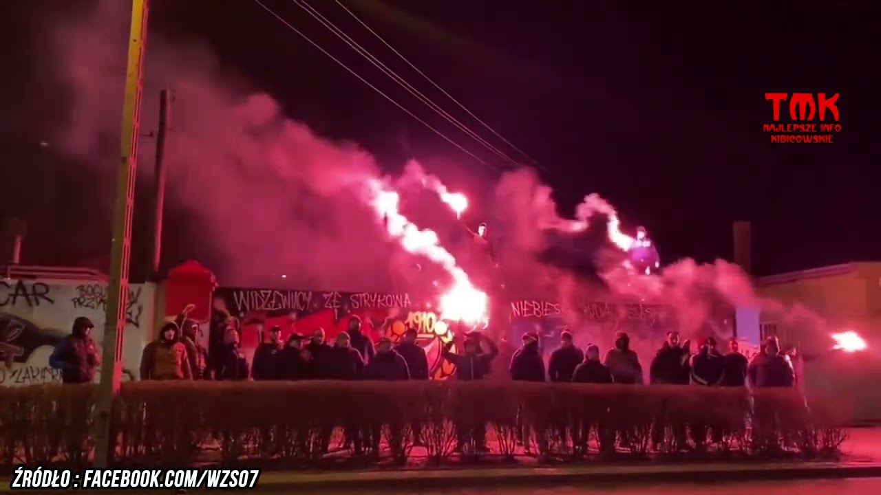 Widzewiacy Ze Strykowa pozdrawiają chłopak&oacute;w z Rudy Śląskiej, kt&oacute;rzy są po drugiej stronie muru.