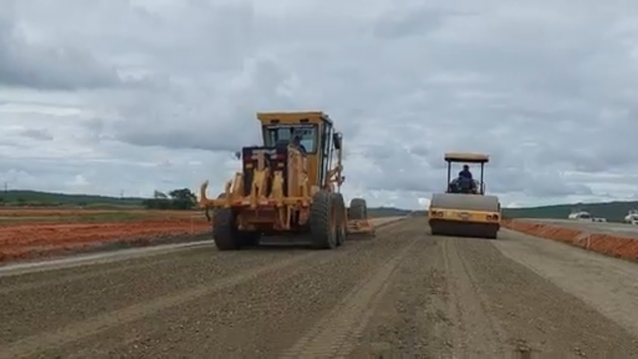 Acabamento em bgs motoniveladora Cat 140k e rolo chapa último passe/patrola/motorgrader/