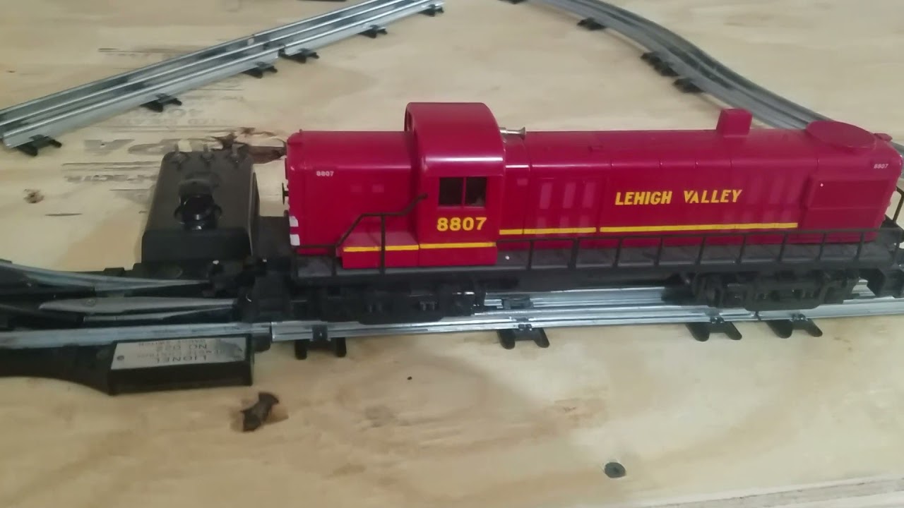 Trains with Chris - Building his first layout - Lionel O Gauge. Part 1